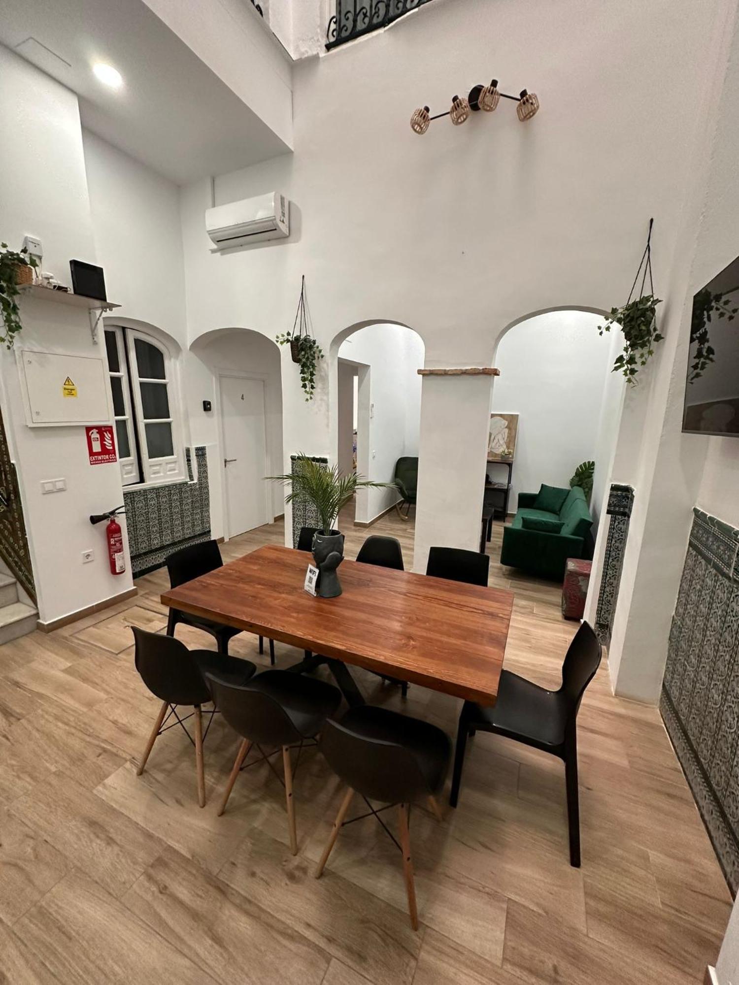 Triana Riverside Guesthouse Sevilha Exterior foto
