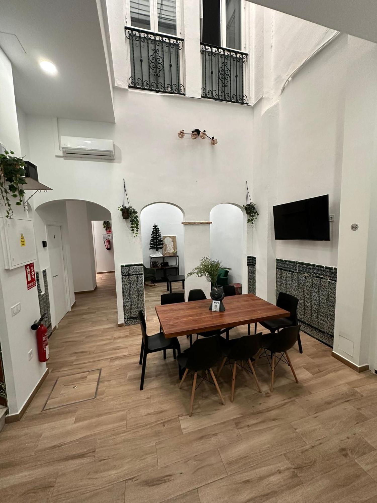Triana Riverside Guesthouse Sevilha Exterior foto